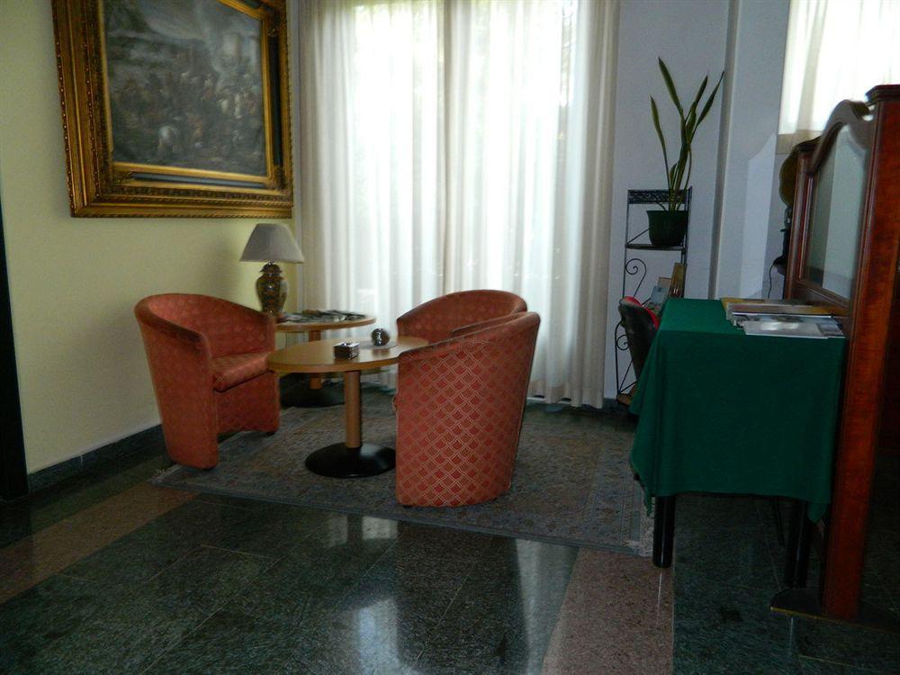 Ascot Lodging Cardano Al Campo Exterior foto